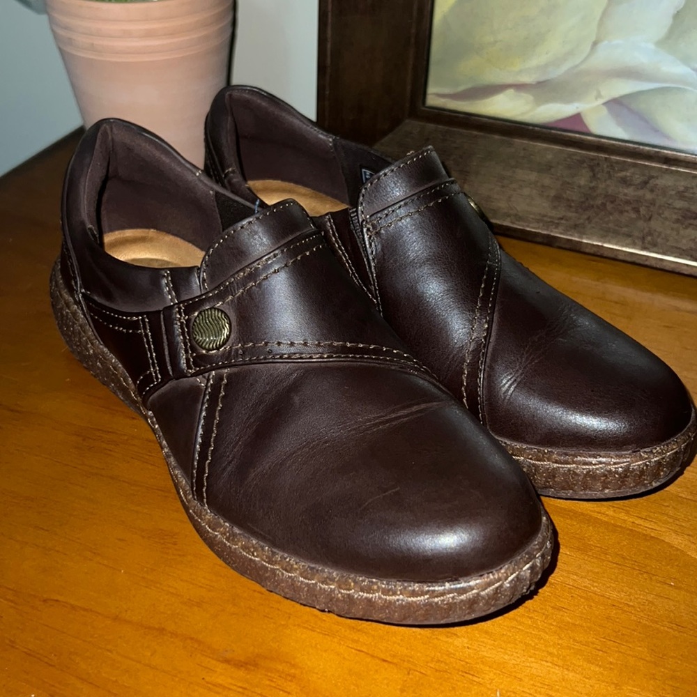 Brown Clarks Caroline Pearl Loafers Euc